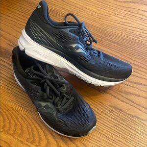 Saucony Women’s Ride 14 Black PWR Running Shoes 8mm offset padded heel Size 9.5